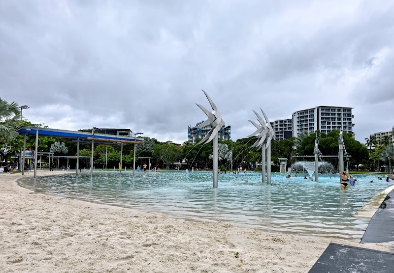 Cairns Lagoon - Free Public Swimming – Cairns Esplanade, QLD, Australie (photo 2)