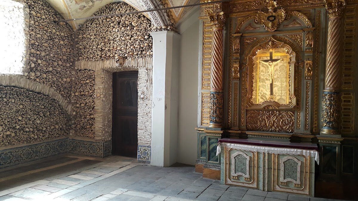 Capela dos Ossos - Entrée Chapelle des Os – Igreja de São Francisco, Évora, Alentejo, Portugal (photo 1)