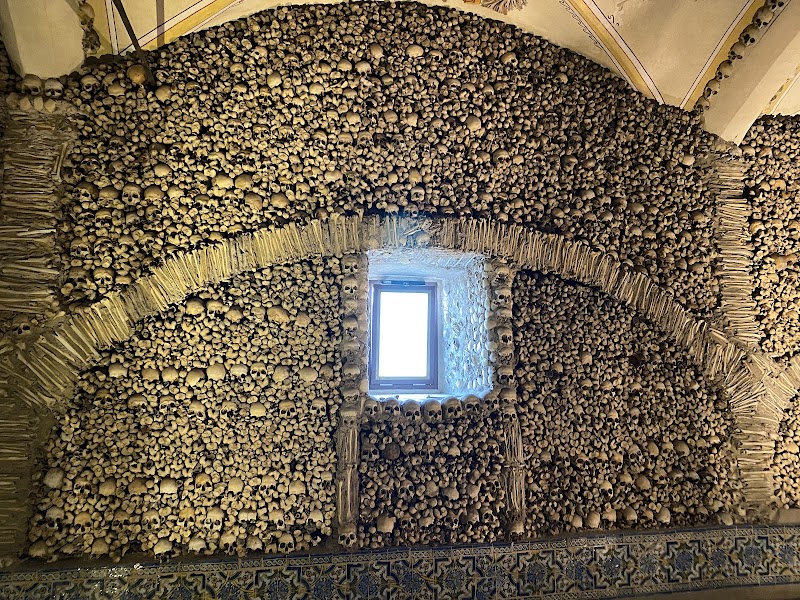 Capela dos Ossos - Entrée Chapelle des Os – Igreja de São Francisco, Évora, Alentejo, Portugal (photo 2)