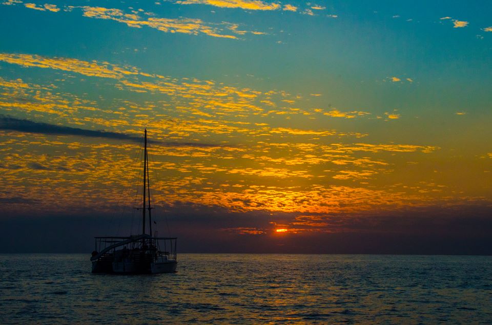 Catamaran sunset tour – Manuel Antonio (photo 1)