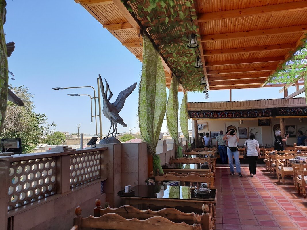 Chinar – Rue Mekhtar Anbar, Boukhara, province de Boukhara, Ouzbékistan (photo 1)