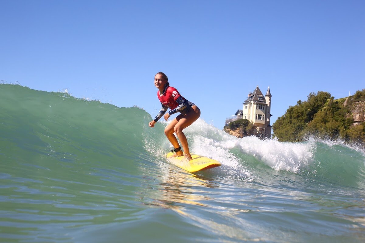 Cours de surf collectif – École de surf Jo Moraiz, Plage de la Côte des Basques, 64200 Biarritz (photo 1)