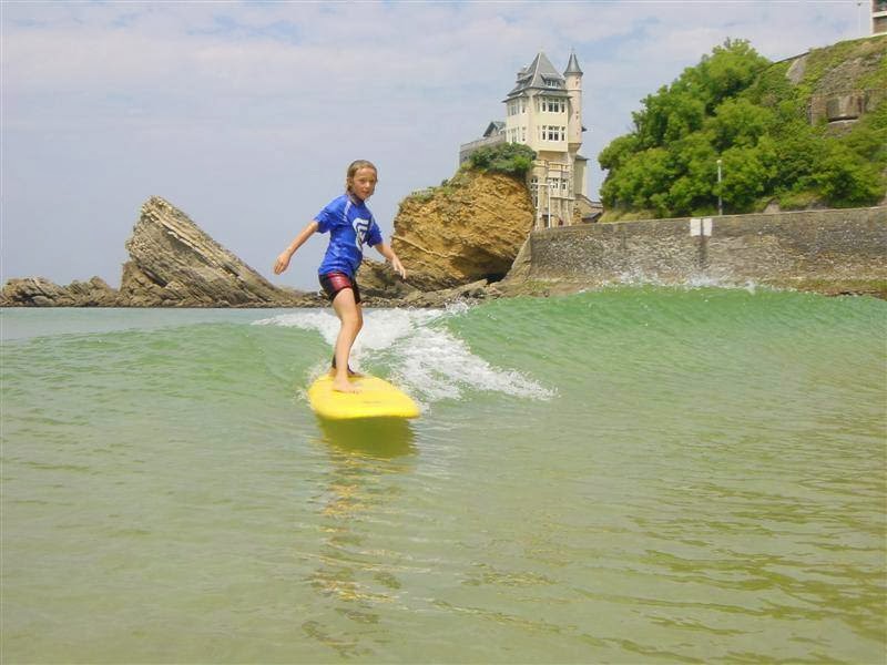 Cours de surf collectif – École de surf Jo Moraiz, Plage de la Côte des Basques, 64200 Biarritz (photo 2)
