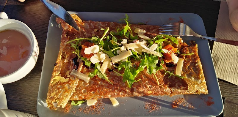 Crêperie Les 4 Saisons – 44 place Michel Debré, 37400 Amboise (photo 2)