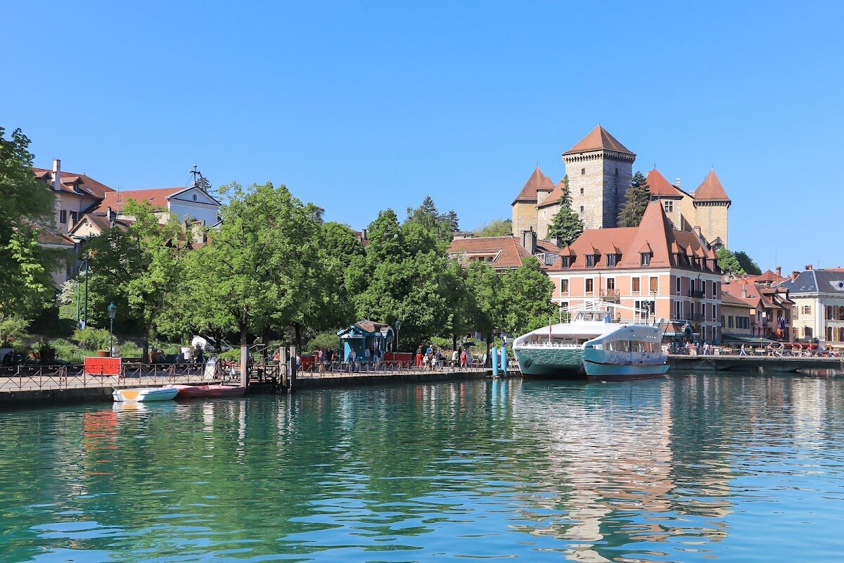 Croisière découverte sur le lac d'Annecy – 2 Place Aux Bois, 74000 Annecy (photo 1)