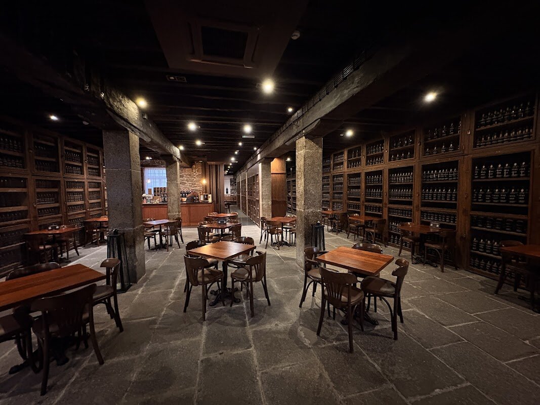 Dégustation de vin de Madère – Blandy's Wine Lodge, Avenida Arriaga 28, Funchal, Madère, Portugal (photo 1)