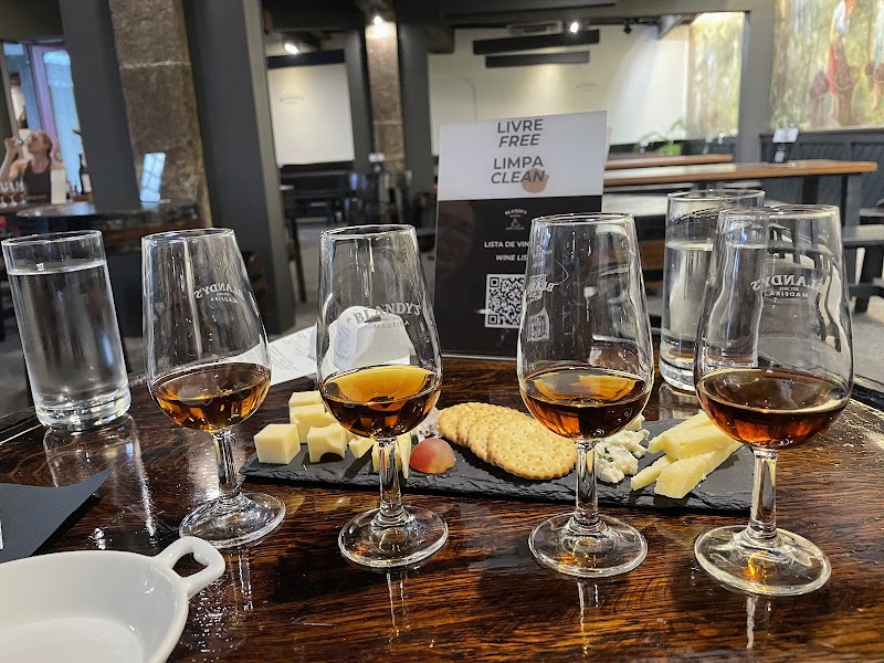 Dégustation de vin de Madère – Blandy's Wine Lodge, Avenida Arriaga 28, Funchal, Madère, Portugal (photo 3)