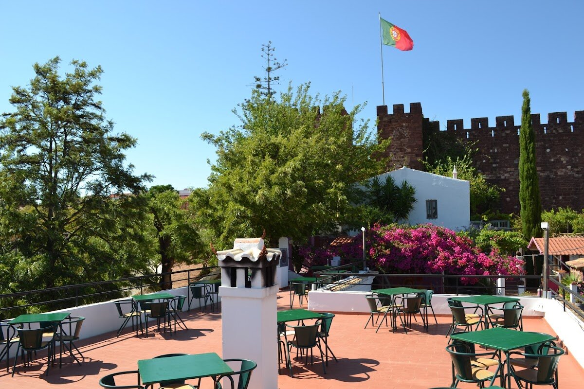 Café Inglês – Escadas do Castelo, Silves 8300-182 (photo 1)