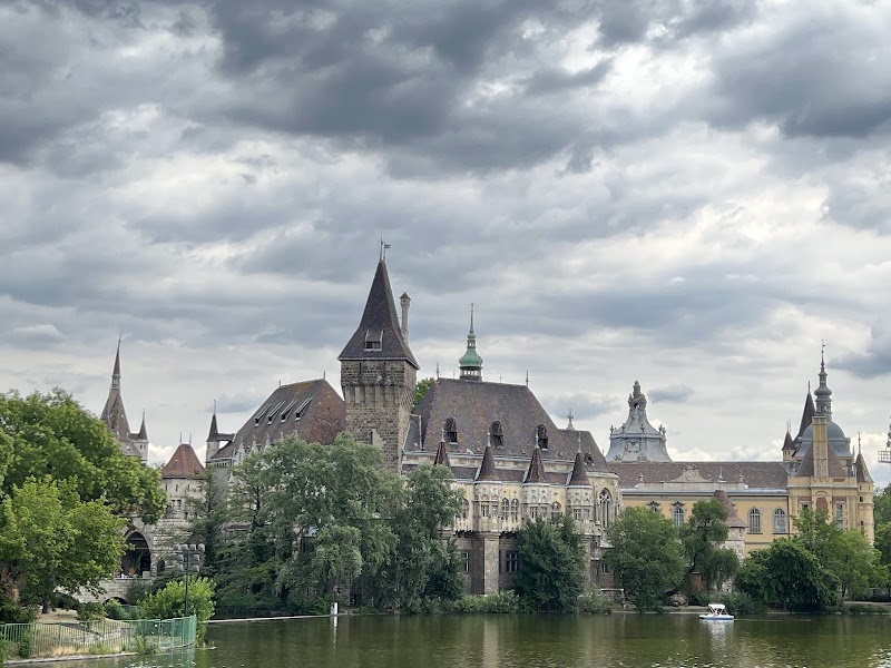 Détente au Parc de la Ville ou Île Marguerite – Városliget ou Margit-sziget, Budapest (photo 2)