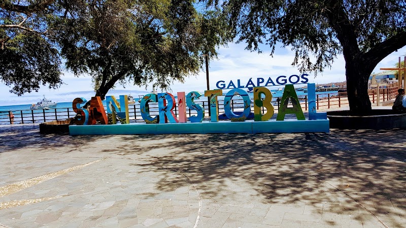 Los Kioskos – Malecón, Puerto Baquerizo Moreno, San Cristóbal (photo 2)