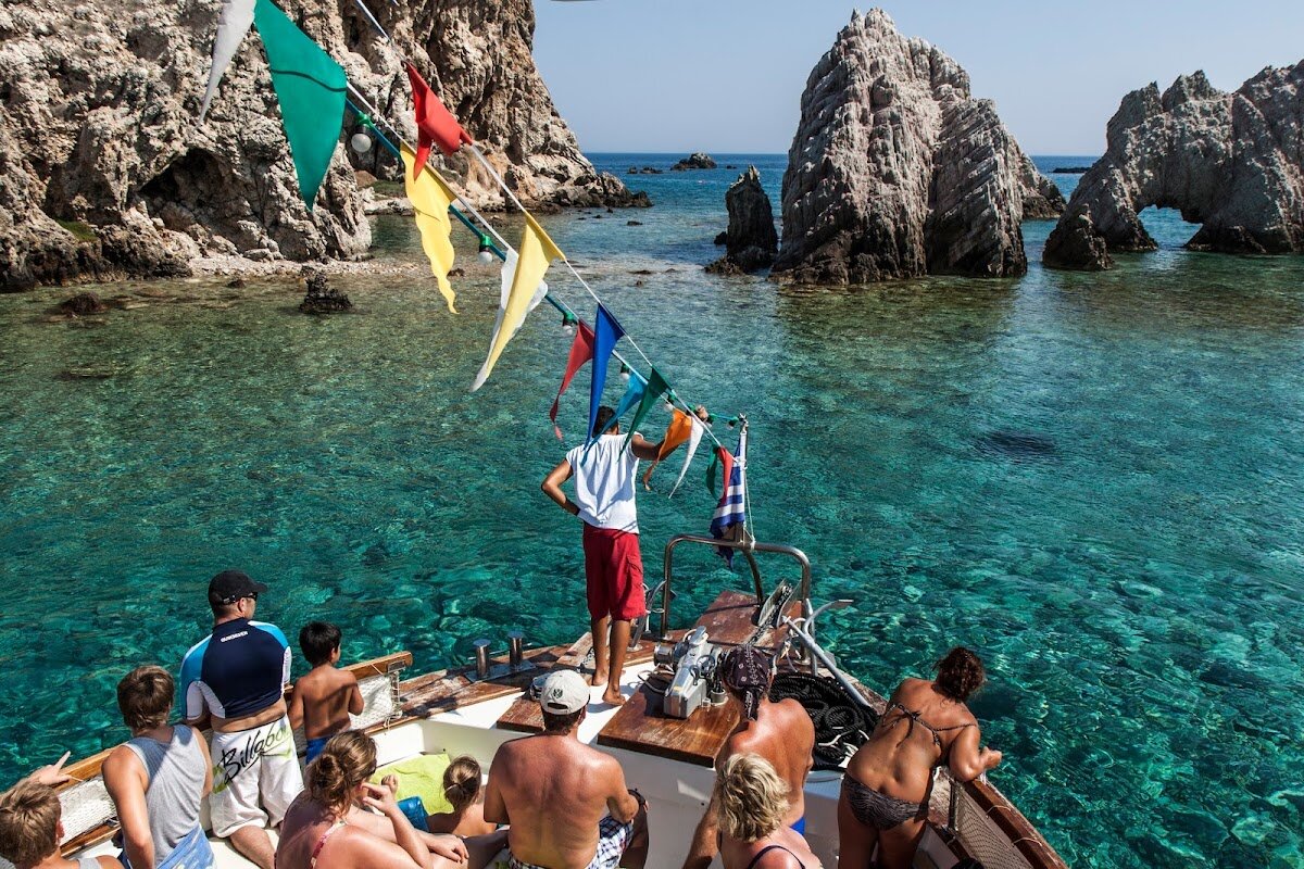 Excursion bateau Antiparos - Pirate Cave & Blue Lagoon – Départ de Pounta, Paros, Grèce (photo 1)