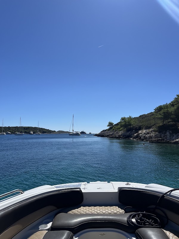 Excursion Pakleni Islands – Port de Hvar, Hvar Town (photo 2)