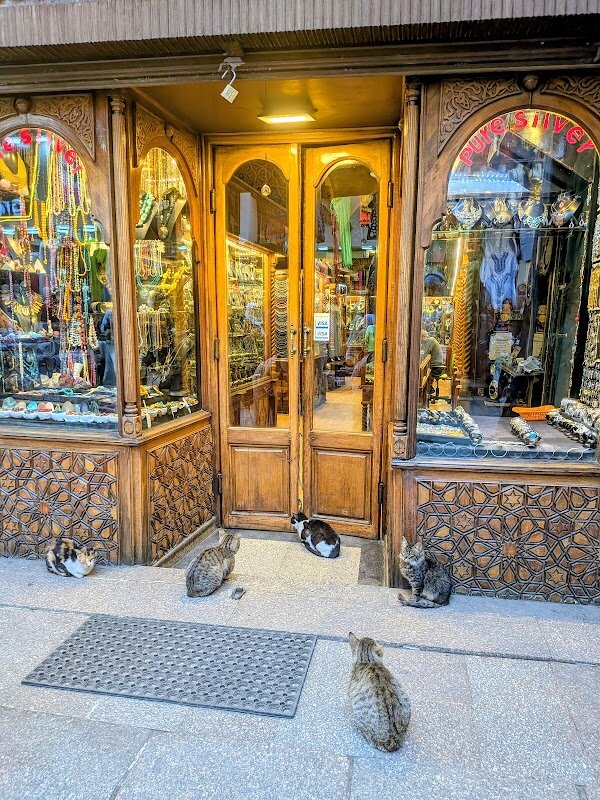 Exploration du souk Khan el-Khalili – Khan el-Khalili, El-Gamaleya, Le Caire, Égypte (photo 1)