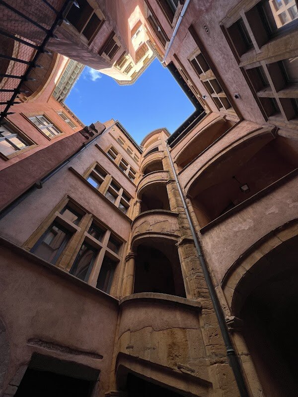 Exploration du Vieux Lyon et des Traboules – Quartier Saint-Jean, 69005 Lyon (photo 1)