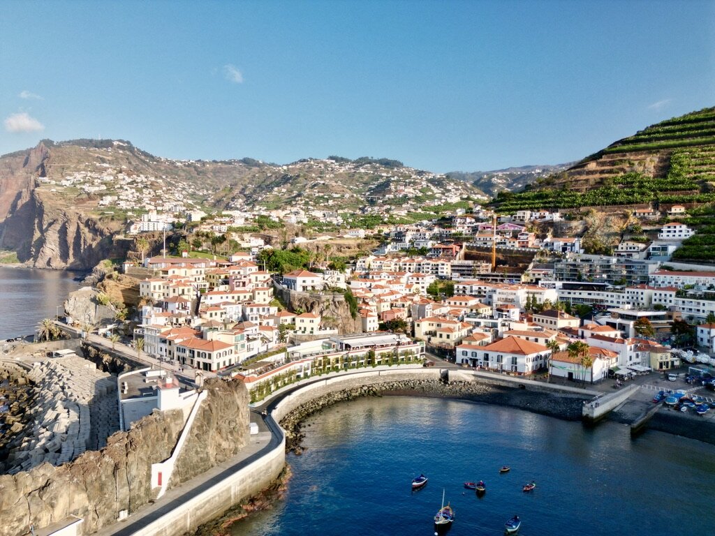 Exploration du village de pêcheurs de Câmara de Lobos – Port de Câmara de Lobos, Madère, Portugal (photo 1)