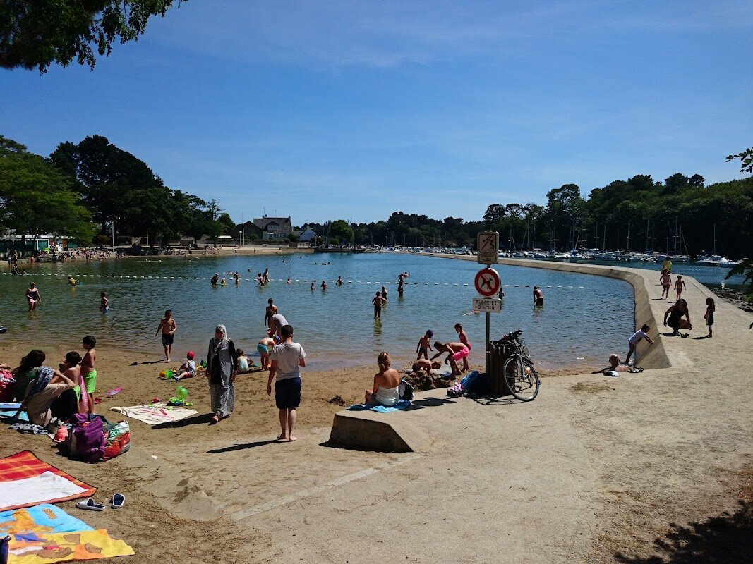 Feu d'artifice du 14 juillet – Vannes ou ville côtière proche (photo 1)