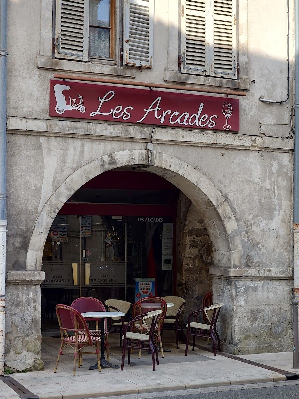 Flânerie dans les rues historiques – Rues à arcades (Rue du Palais, Rue des Merciers), La Rochelle (photo 3)