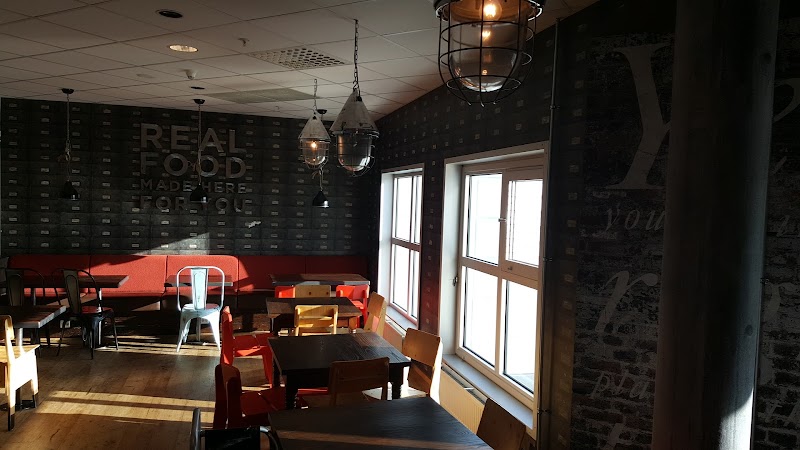 Food Factory Cafe Lounge – Aéroport de Bodø (BOO), Bodø (photo 3)