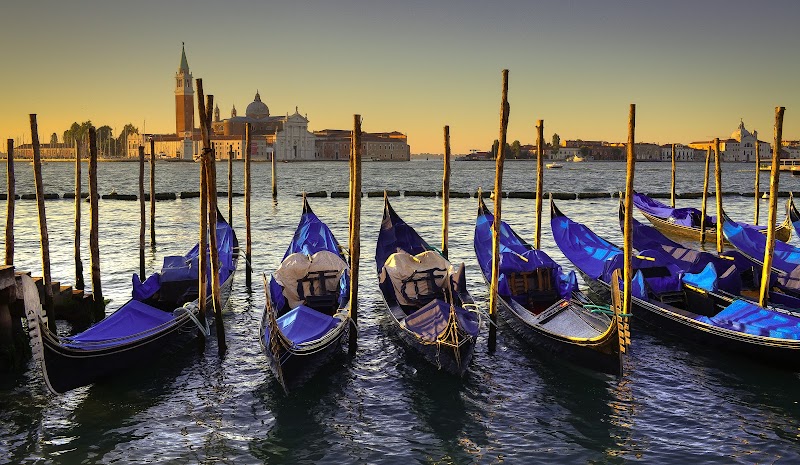 Gondola ride (Danieli Hotel service) – San Marco, Venise (photo 2)