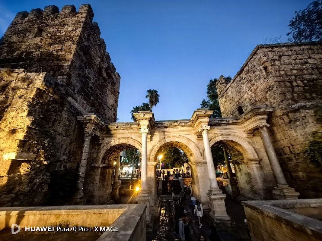 Hadrian's Gate (Üçkapılar) – Barbaros Mahallesi, Antalya, Turquie (photo 1)