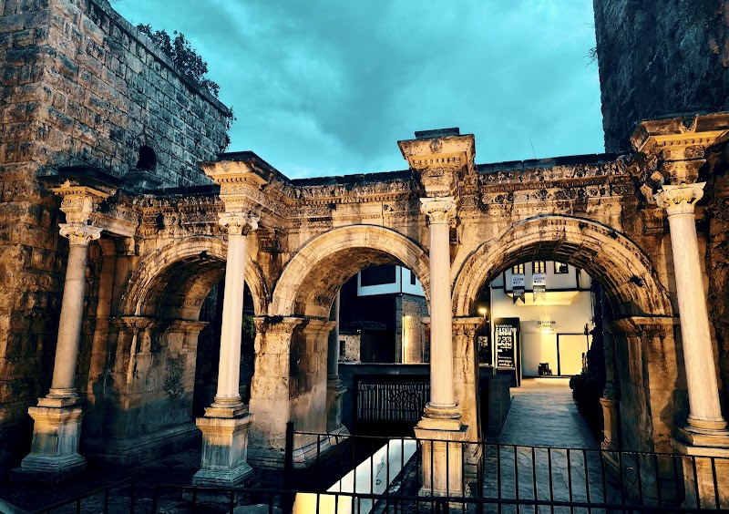 Hadrian's Gate (Üçkapılar) – Barbaros Mahallesi, Antalya, Turquie (photo 2)