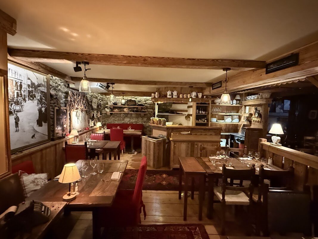 La Calèche – 18 Rue du Dr Paccard, 74400 Chamonix-Mont-Blanc (photo 1)