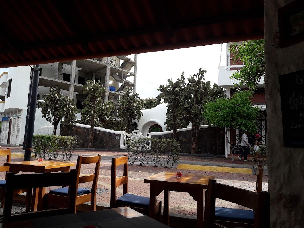 La Garrapata – Puerto Ayora, Galápagos (photo 1)