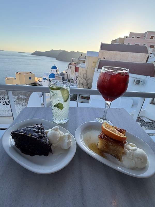 Laokasti Tavern – Oia, Santorini (photo 2)