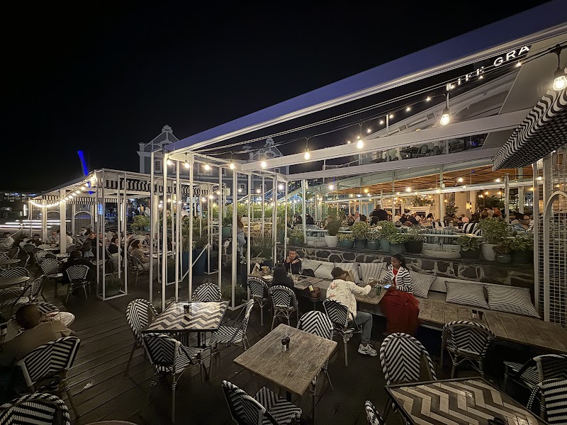 Life Grand Café – V&A Waterfront, Cape Town (photo 2)