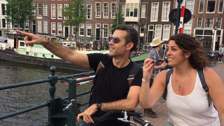  Location de vélos et balade dans Amsterdam – Stationsplein 5, 1012 AB Amsterdam, Pays-Bas (photo 1)
