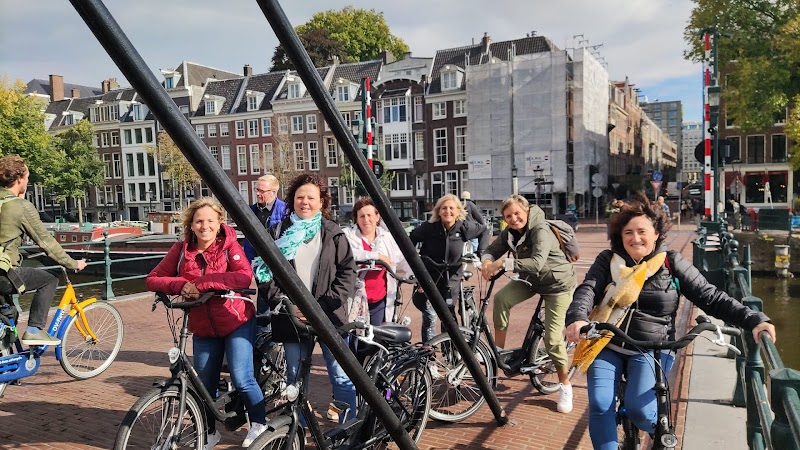  Location de vélos et balade dans Amsterdam – Stationsplein 5, 1012 AB Amsterdam, Pays-Bas (photo 3)