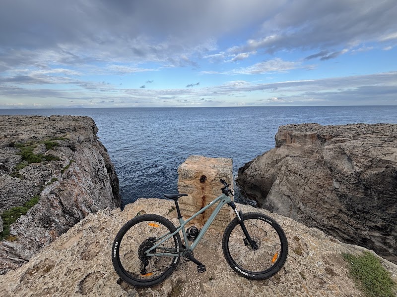 Location vélos familiaux (WeeRide Co-Pilot inclus) – Ferreries, Minorque (photo 3)