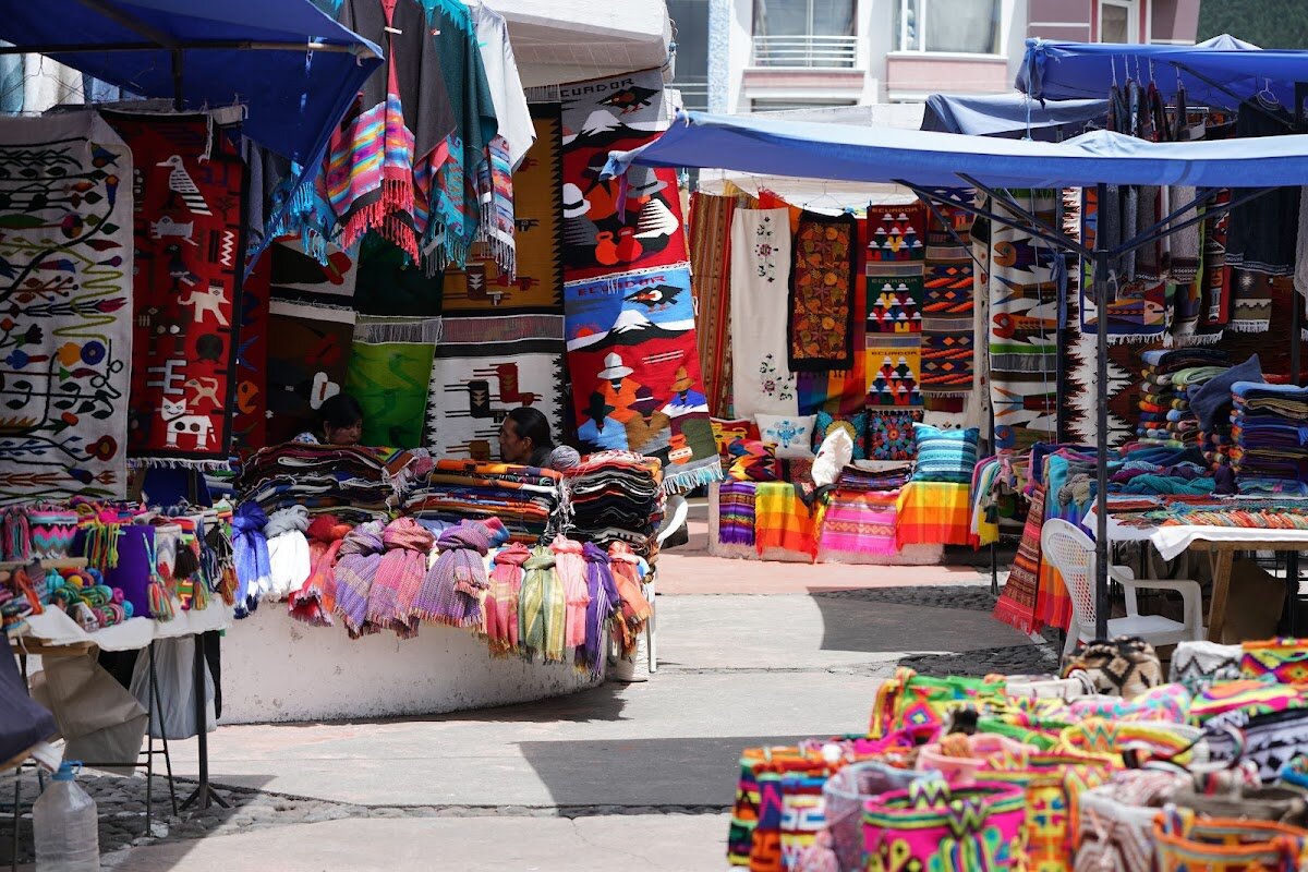 Marché d'Otavalo (Plaza de Ponchos) – Plaza de Ponchos, Otavalo, Équateur (photo 1)