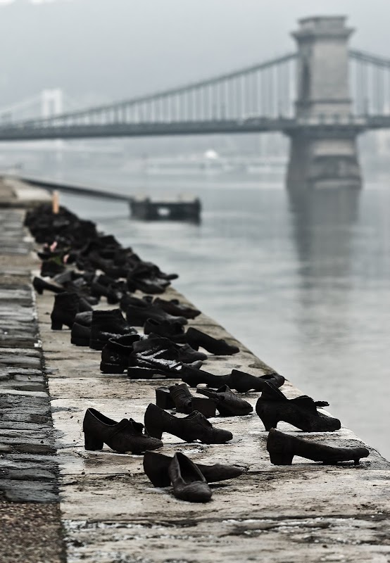 Mémorial des Chaussures au bord du Danube – Id. Antall József rkp., Budapest (photo 2)