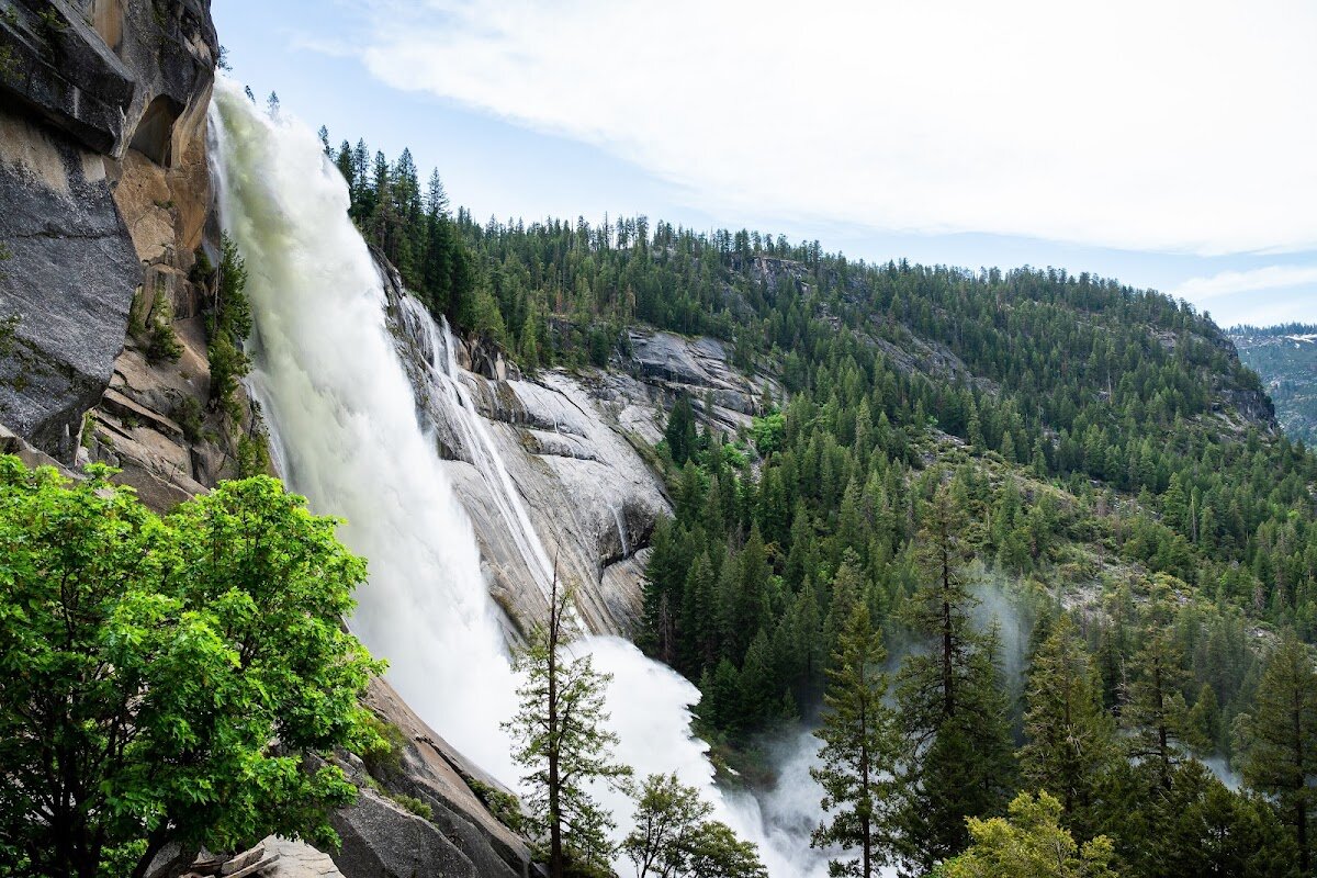 Mist Trail Hiking – Yosemite Valley (photo 1)