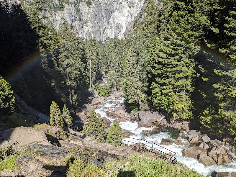 Mist Trail Hiking – Yosemite Valley (photo 3)