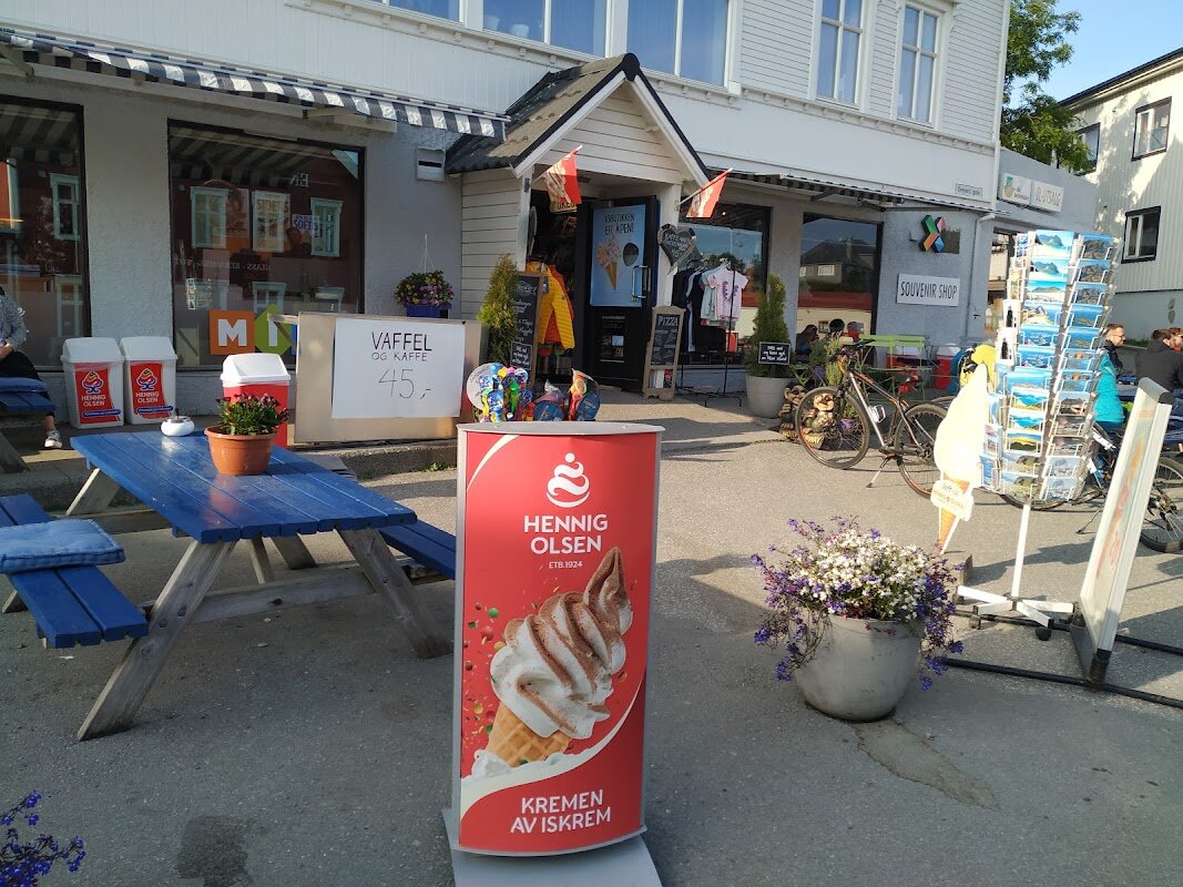 Mix Henningsvær – Henningsvær (photo 1)