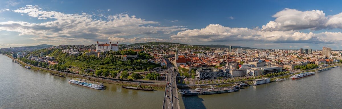 Montée à la Tour UFO du Pont SNP – Most SNP, 851 01 Bratislava, Slovaquie (photo 1)