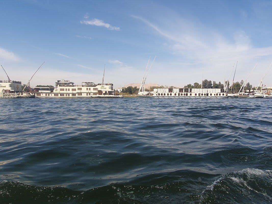 Navigation sur le Nil - observation paysages – Pont supérieur et salon panoramique, bateau croisière Nil (photo 1)
