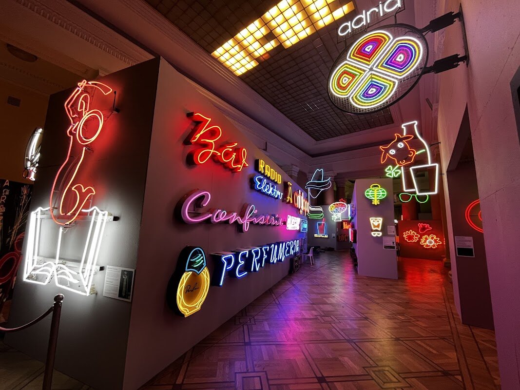Neón Museum Warsaw – Praga, Varsovie (photo 1)