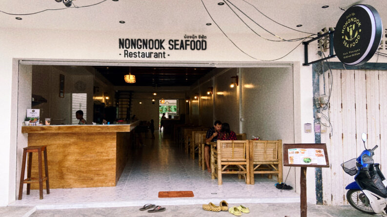 Nongnook Seafood – Chaloklum Beach, Koh Phangan (photo 1)