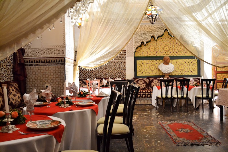 Nuit dans le désert – Hotel Tazi, 79 passage prince Moulay Rachid, Marrakech 4000, Morocco (photo 2)