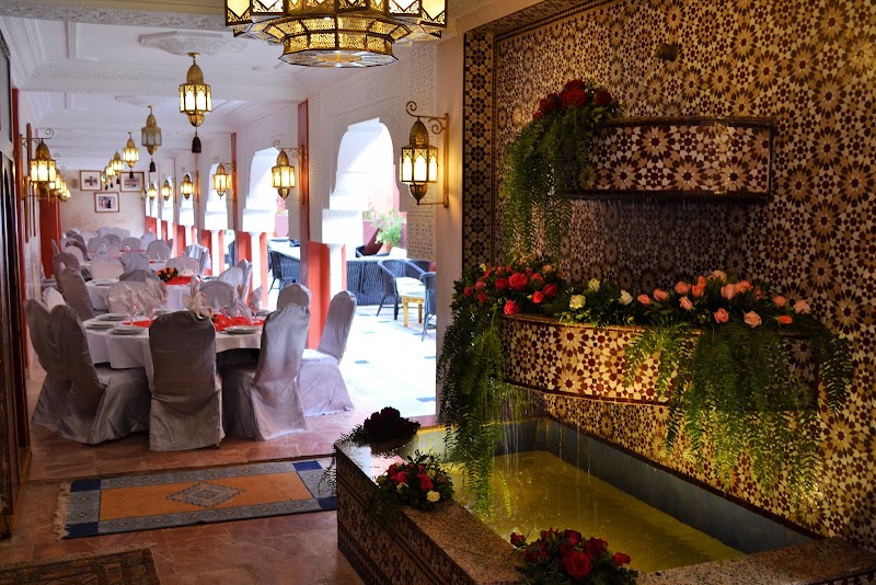 Nuit dans le désert – Hotel Tazi, 79 passage prince Moulay Rachid, Marrakech 4000, Morocco (photo 3)
