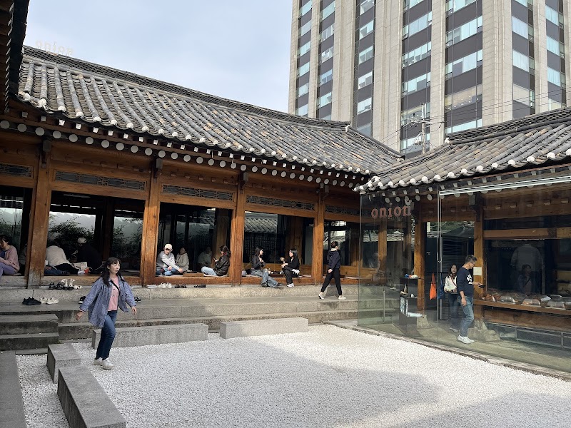 Café Onion Anguk (카페어니언) – 5 Gyedong-gil, Jongno-gu, Séoul (photo 3)