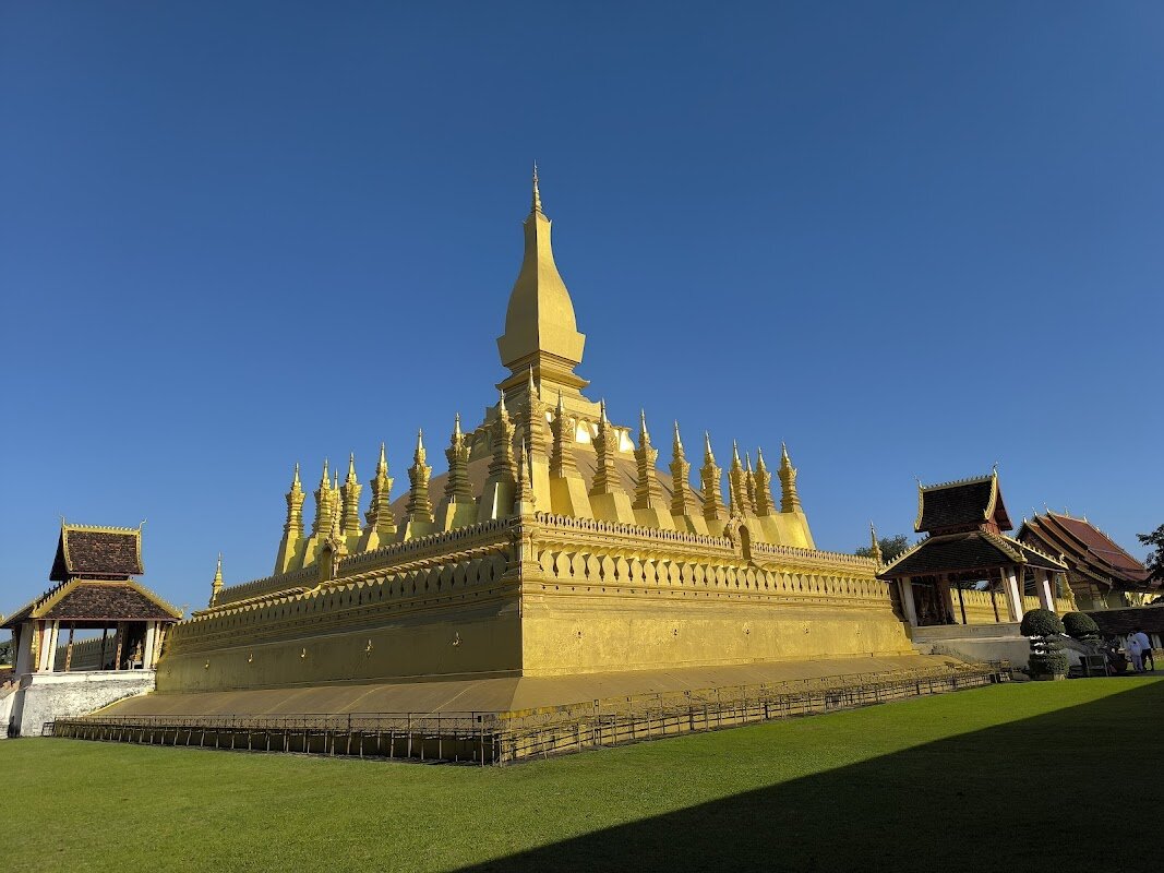 Pha That Luang – Vientiane centre (photo 1)