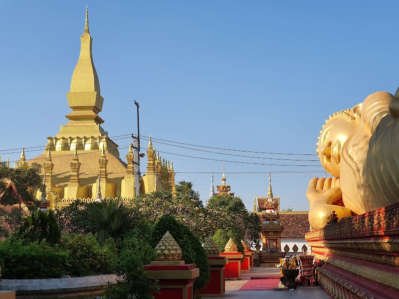 Pha That Luang – Vientiane centre (photo 2)