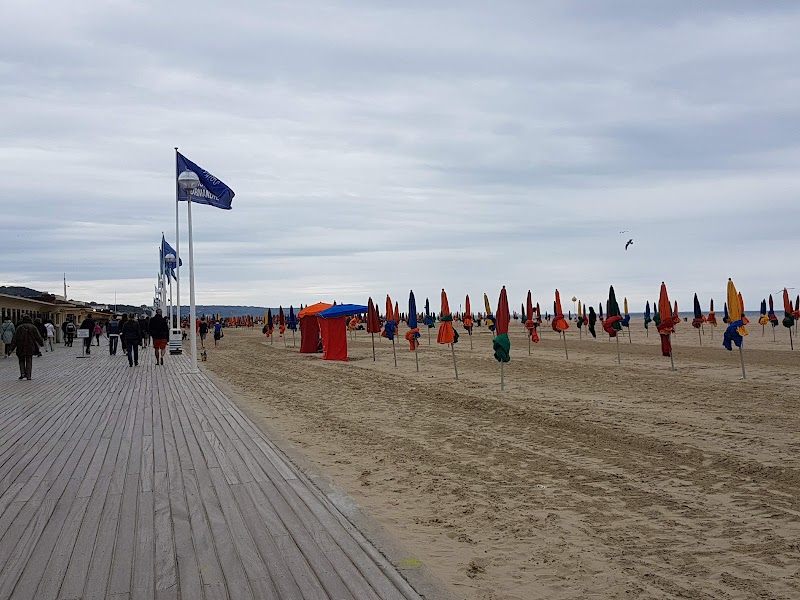 Plage de Deauville et Les Planches – Boulevard de la Mer, 14800 Deauville (photo 2)