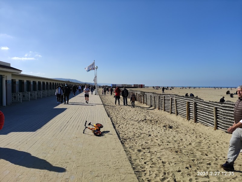 Plage de Deauville et Les Planches – Boulevard de la Mer, 14800 Deauville (photo 3)