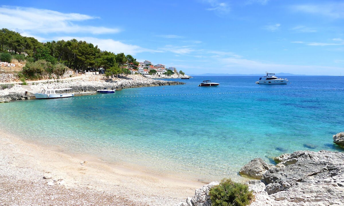 Plage Dalmatova – Dalmatova Beach, Hvar (photo 1)