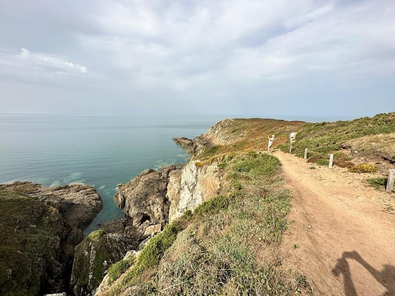 Randonnée côtière sur le GR34 (Saint-Malo à Dinard) – Sentier des Douaniers (GR34), plage de Bon Secours, Intra-Muros, 35400 Saint-Malo (photo 2)
